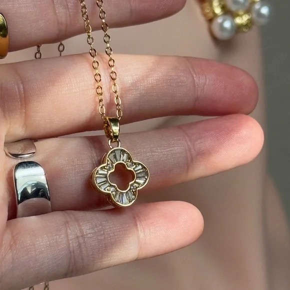 Luxury Necklace with  Zirconia - Picture 3 of 6